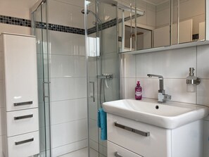 Shower, hair dryer - Strandnahe 3-zimmer-wohnung in Ruhiger Sackgassenlage für 3 Personen (Dahme)