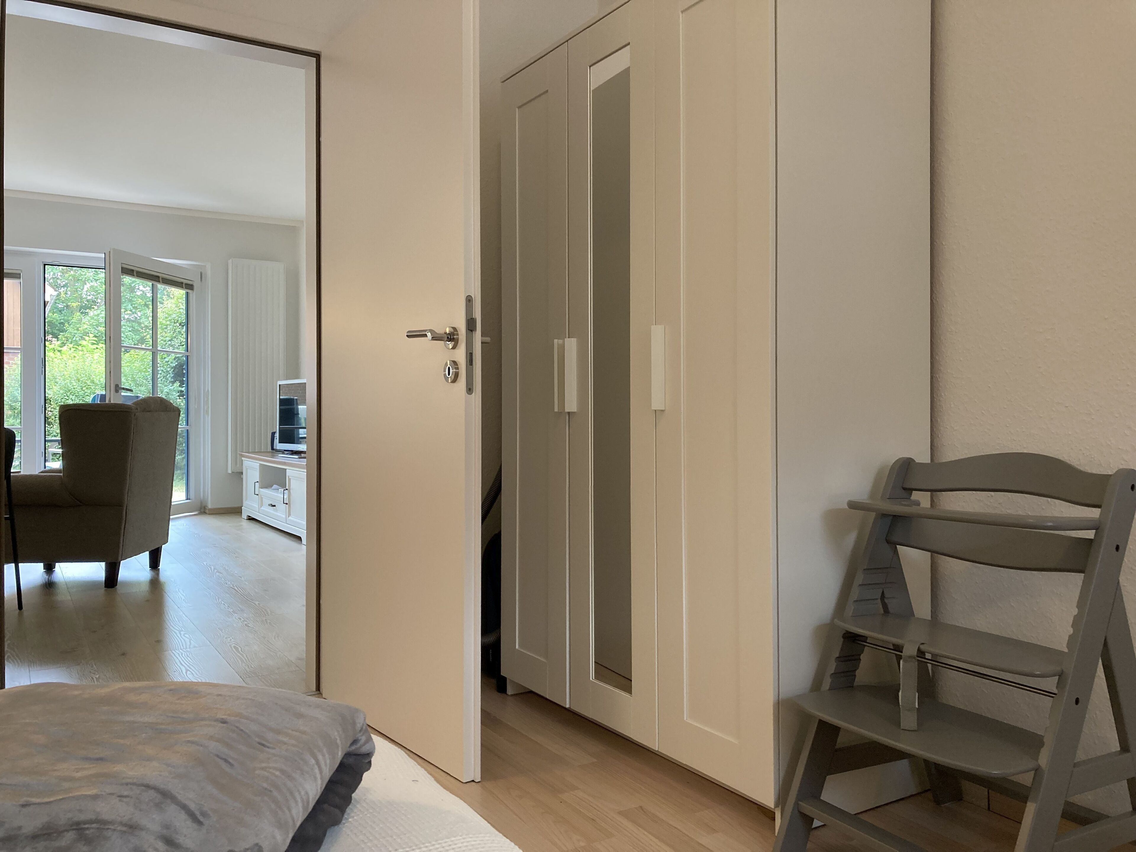 2 bedrooms, travel crib, free WiFi