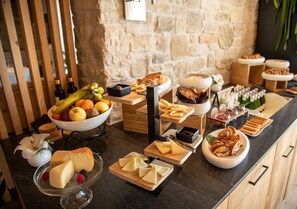 Free daily continental breakfast - Aura Relais (Urbino)