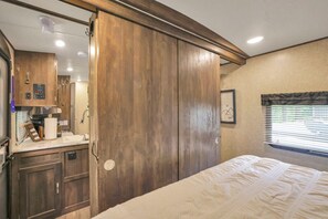 2 bedrooms, desk, free WiFi, bed sheets