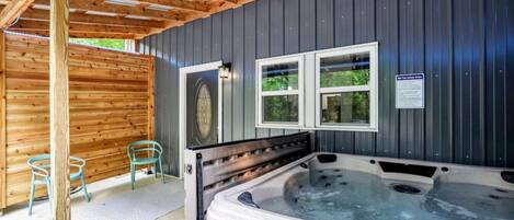 Outdoor spa tub