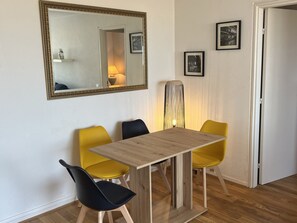 Dining - 2-Room Apt, Ground Floor, Beach Access, Pets OK, Parking, WiFi Included (Cabourg)