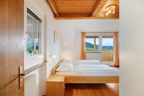1 bedroom, free WiFi, bed sheets - Apartment 'Harmony Apt 1' with Mountain View, Shared Garden and Wi-Fi (Appiano)