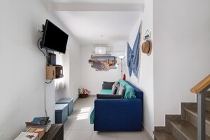 TV - Holiday Home 'Casa Da Avó Edite' with Private Terrace, Wi-Fi and Air Conditioning (Tavira)