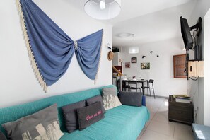 TV - Holiday Home 'Casa Da Avó Edite' with Private Terrace, Wi-Fi and Air Conditioning (Tavira)