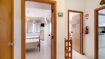 1 dormitorio, tabla de planchar con plancha, wifi gratis y ropa de cama