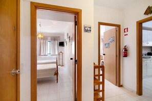 1 slaapkamer, een strijkplank/strijkijzer, gratis wifi, beddengoed