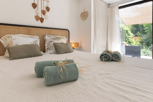 1 habitación, tabla de planchar con plancha, wifi gratis y ropa de cama