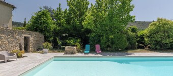 Gßte de vacances 'Les Mappias en ArdÚche' avec vue sur montagne, jardin partagé et Wi-Fi