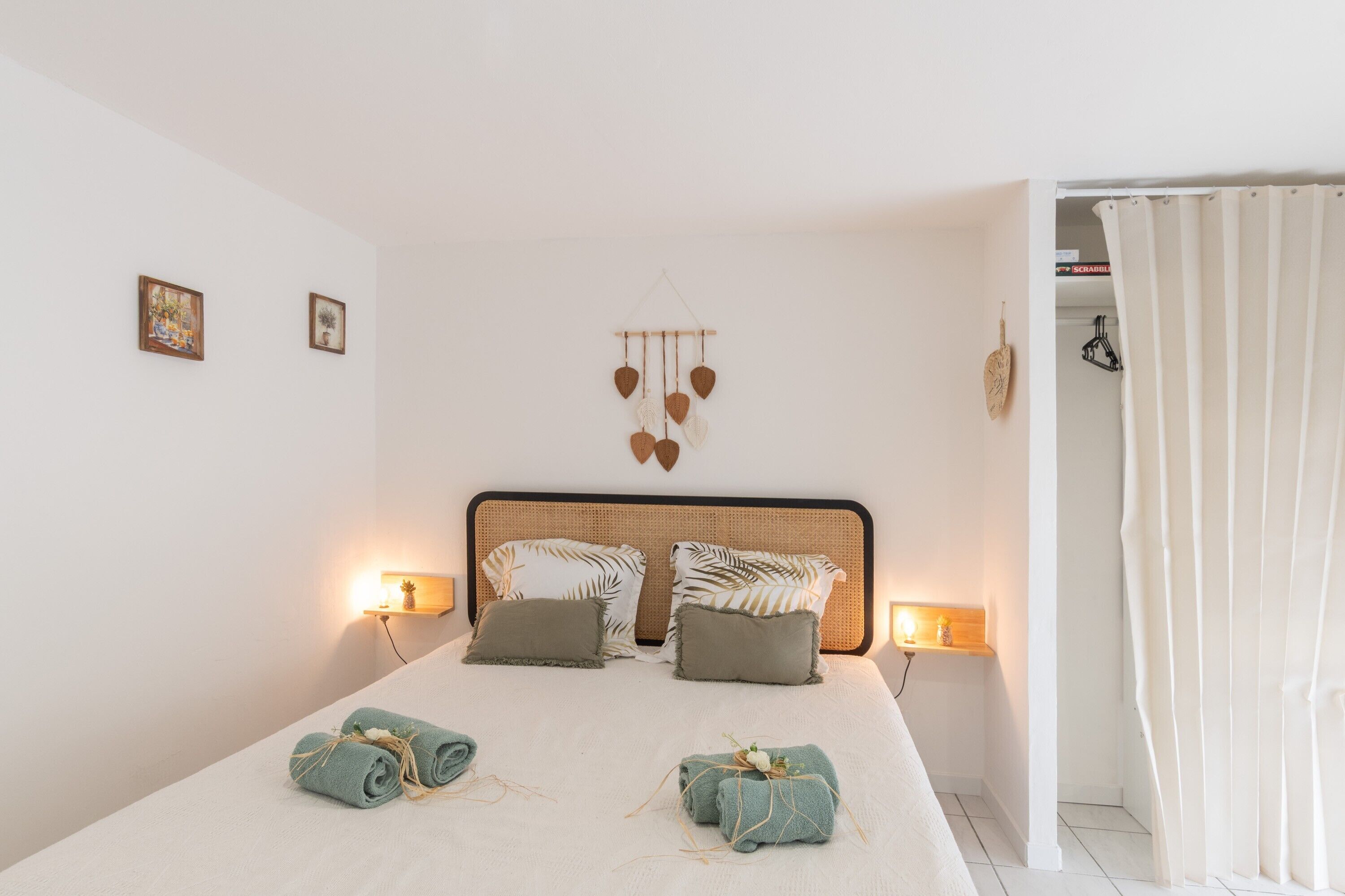 1 chambre, fer et planche à repasser, Wi-Fi gratuit, draps fournis