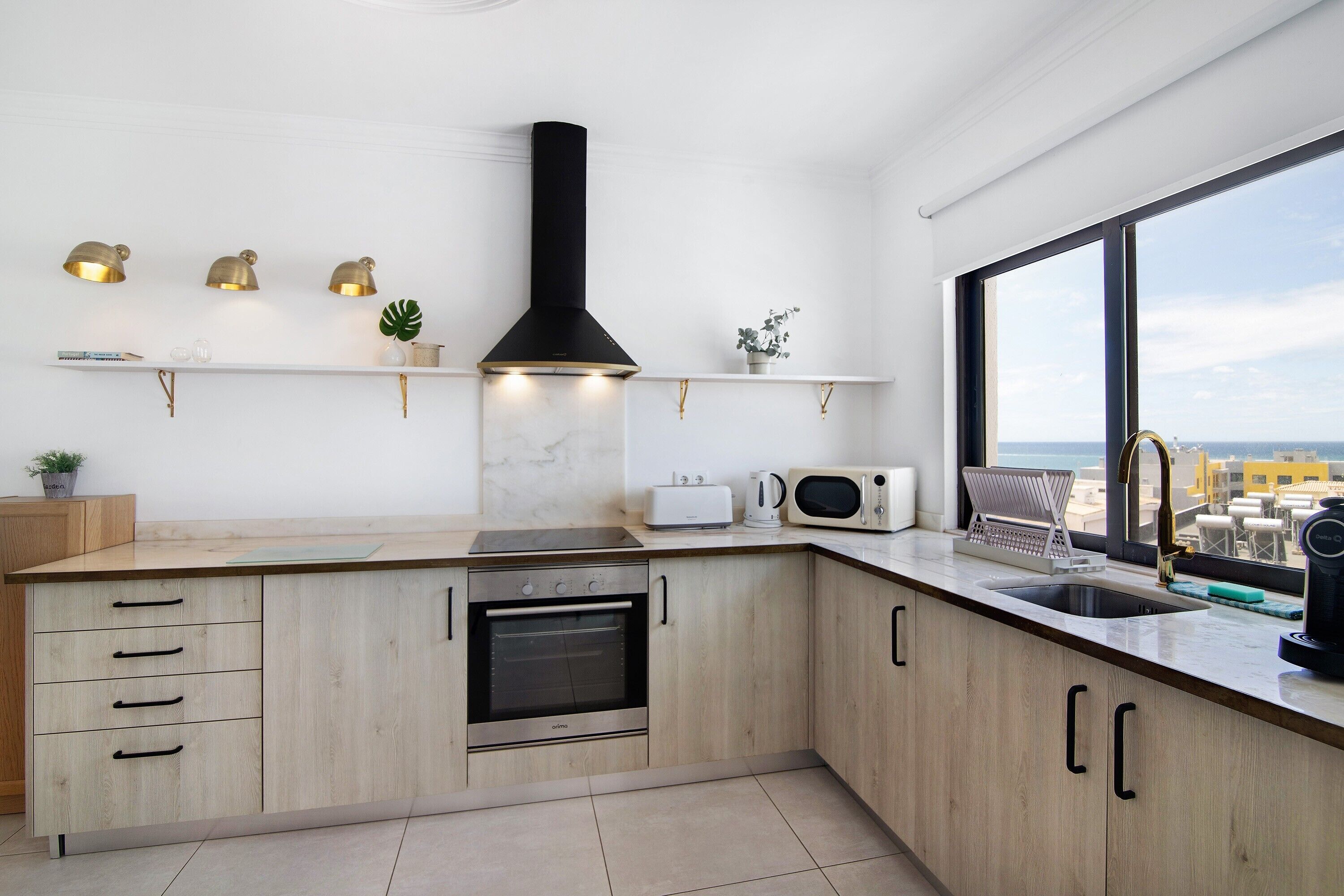 冰箱、微波炉、烤箱、炉灶