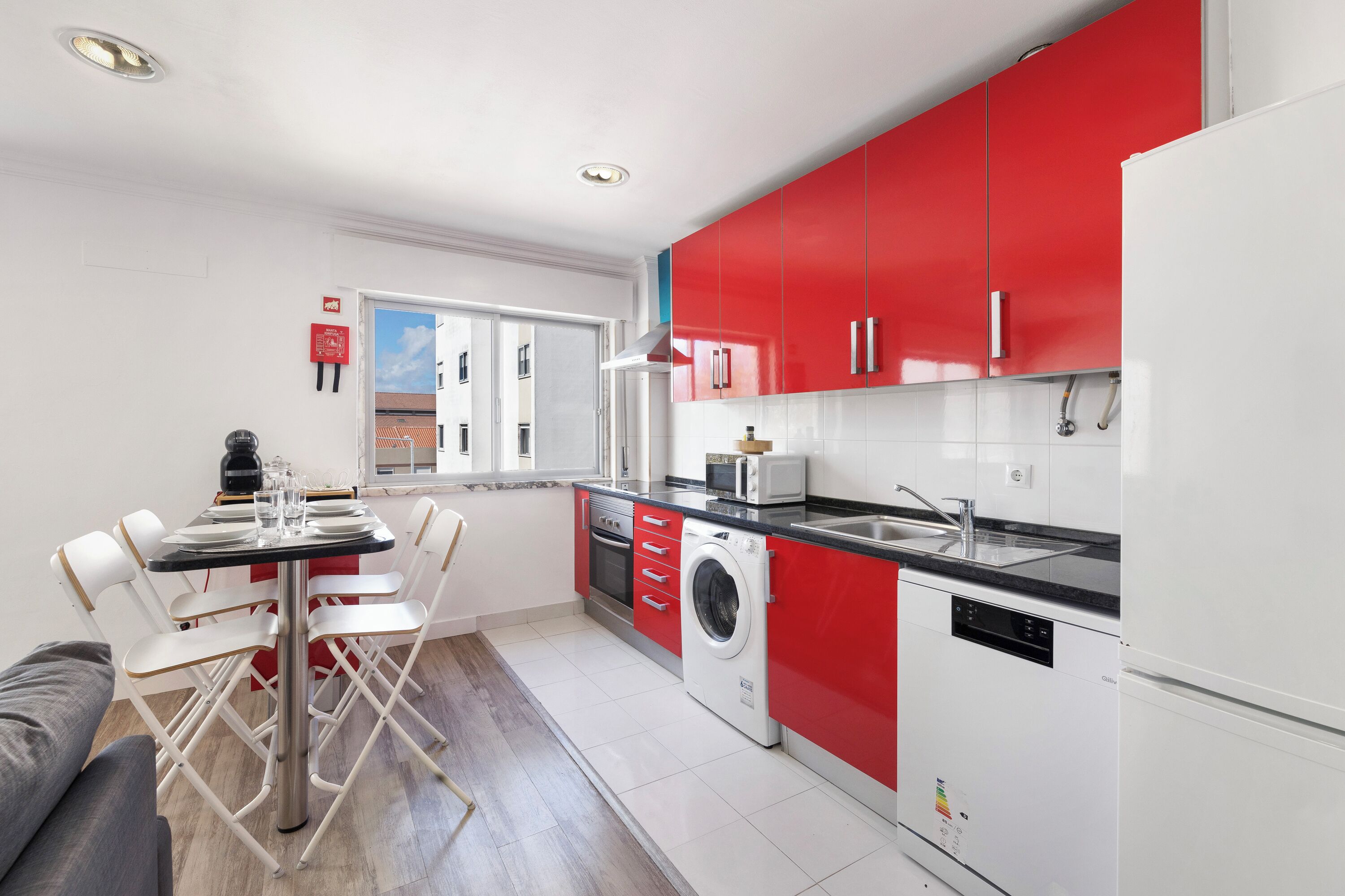 冰箱、微波炉、烤箱、炉灶