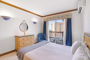 2 bedrooms, iron/ironing board, free WiFi, bed sheets - Apartment 'T2 Com Piscina Centro Vilamoura' with Sea View, Wi-Fi and Air Conditioning (Vilamoura)