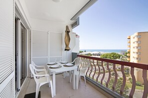 Outdoor dining - Apartment 'T2 Com Piscina Centro Vilamoura' with Sea View, Wi-Fi and Air Conditioning (Vilamoura)