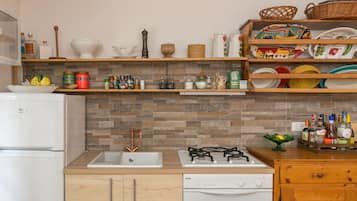 Réfrigérateur, four, plaque de cuisson, cafetiÚre/bouilloire