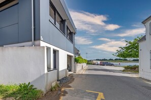 Exterior - Studio Apartment 'Vue Mer 15m De La Plage' with Sea View and Wi-Fi (Plobannalec-Lesconil)