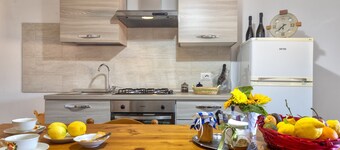Casa vacanze 'Casa Sonia' con vista sulle montagne, terrazza privata e Wi-Fi