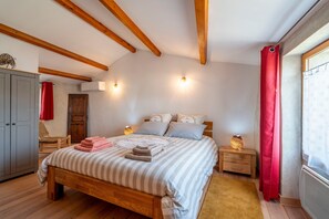 1 habitación, escritorio, tabla de planchar con plancha y wifi gratis 