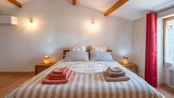 1 habitación, escritorio, tabla de planchar con plancha y wifi gratis