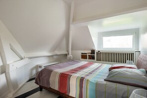 5 habitaciones, tabla de planchar con plancha y wifi gratis 