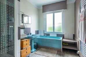 Tina y secadora de cabello 