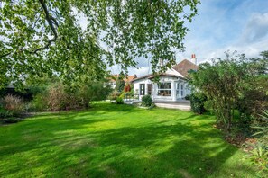 Exterior - Holiday Home 'Grande Maison Familliale' with Private Terrace, Private Garden and Wi-Fi (Coulogne)