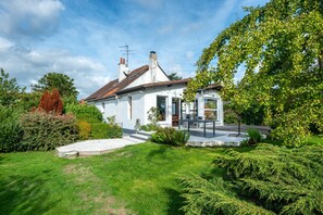 Exterior - Holiday Home 'Grande Maison Familliale' with Private Terrace, Private Garden and Wi-Fi (Coulogne)