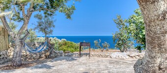 Villa 'Lu Munte' with Sea View, Wi-Fi and Air Conditioning