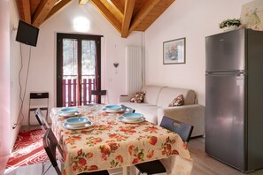 Interior - Apartment 'Appartamento Gaia' with Mountain View, Shared Terrace and Shared Garden (Caspoggio)