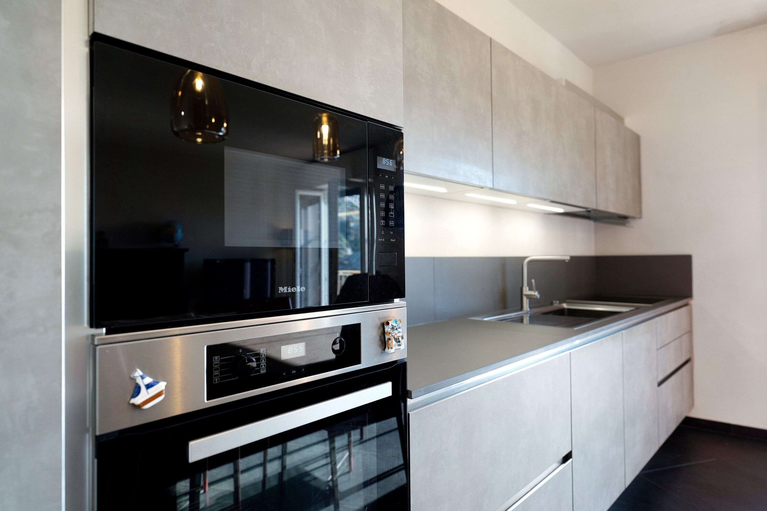 Refrigerador, microondas, horno y parrilla de estufa 