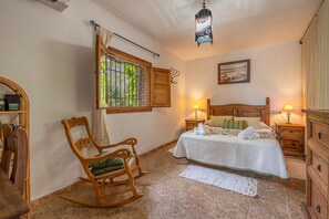 1 bedroom, iron/ironing board, free WiFi, bed sheets - Vacation Home "La Terrera" with Mountain View, Private Pool & Wi-Fi (Órgiva)