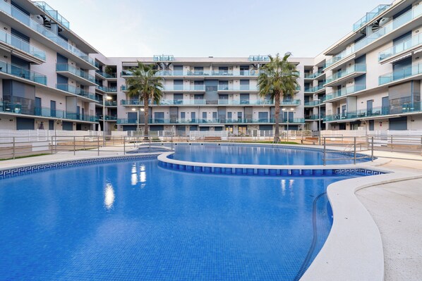 Pool - Apartment 'Cambrils Platja' with Shared Pool, Wi-Fi and Air Conditioning (Cambrils)