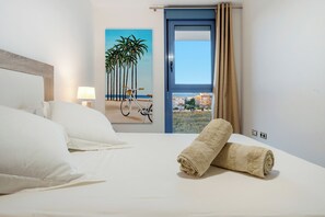 3 bedrooms, free WiFi, bed sheets - Apartment 'Cambrils Platja' with Shared Pool, Wi-Fi and Air Conditioning (Cambrils)