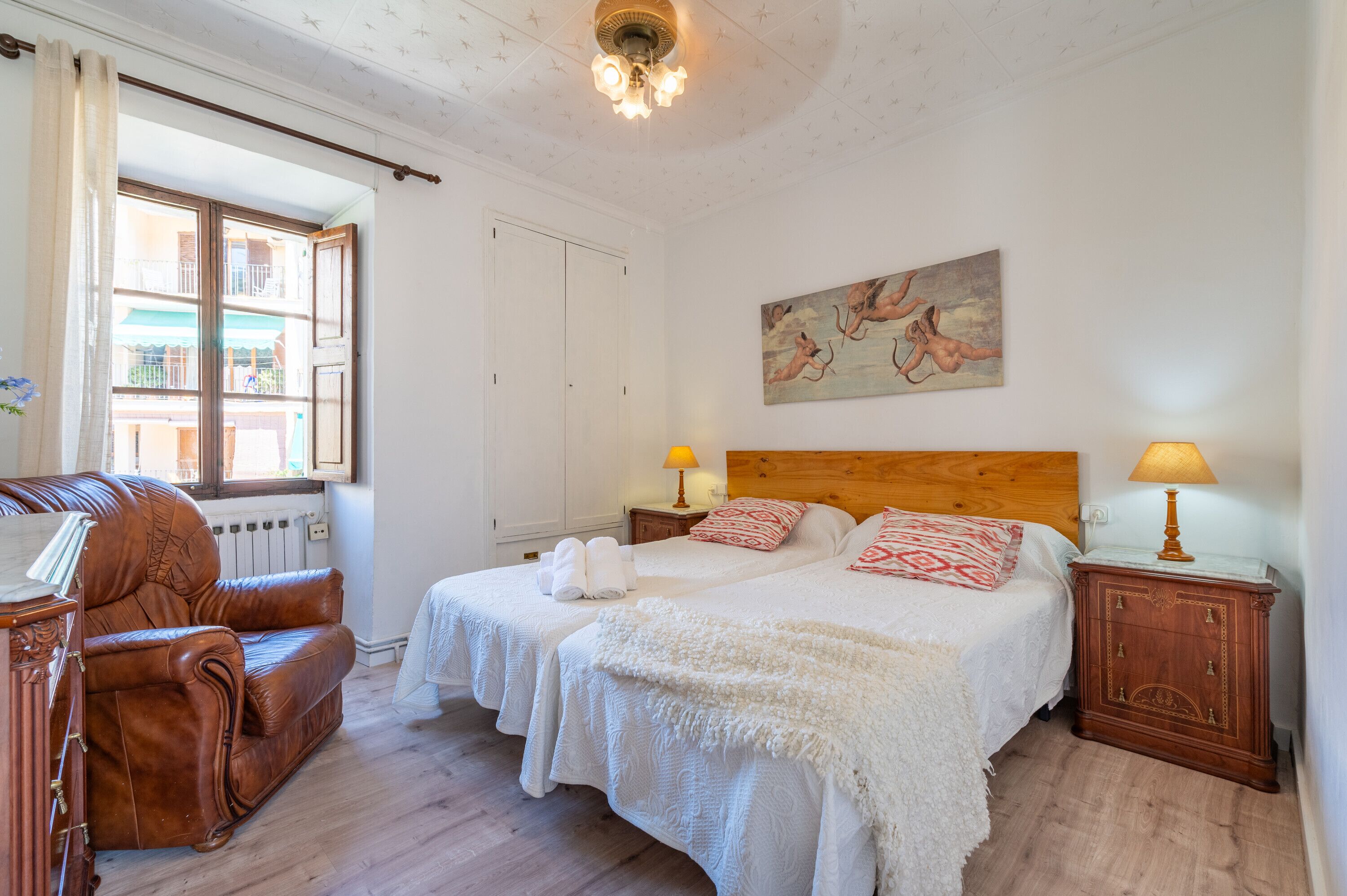 5 slaapkamers, een strijkplank/strijkijzer, gratis wifi, beddengoed