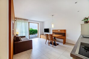 Interior - Holiday Apartment "Langstein Golden" with Mountain View, Shared Terrace & Wi-Fi (Coldrano)