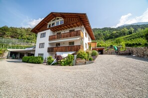 Exterior - Holiday Apartment "Langstein Golden" with Mountain View, Shared Terrace & Wi-Fi (Coldrano)