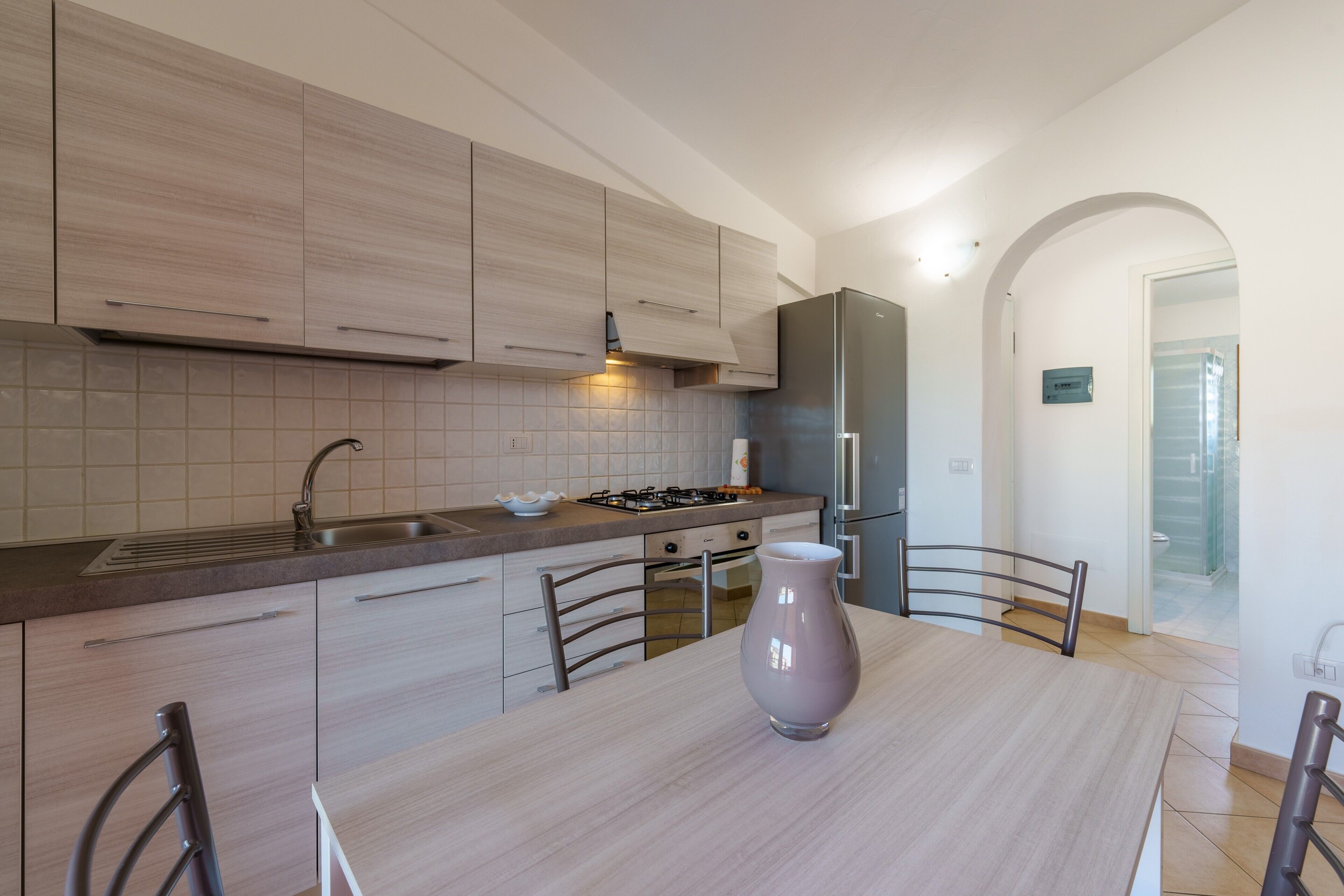 Frigorifero, forno, piano cottura, pentole/stoviglie/utensili