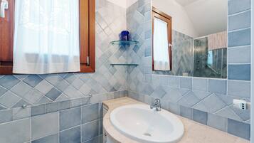 Douche, serviettes fournies
