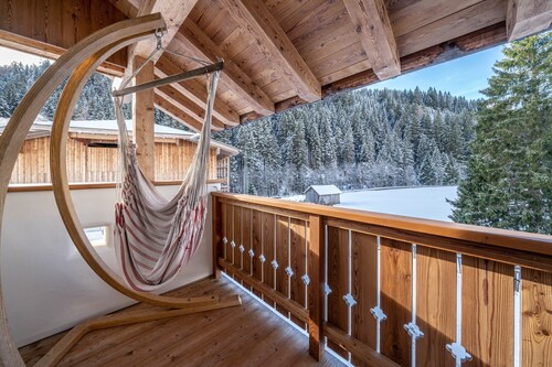 Ferienwohnung "Larch Soge Apt Karin" mit Bergblick, 2 privaten Terrassen und 2 Balkonen