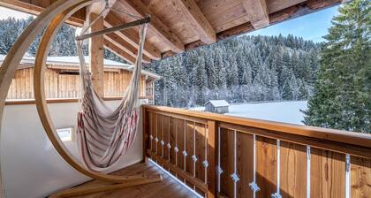 Ferienwohnung "Larch Soge Apt Karin" mit Bergblick, 2 privaten Terrassen und 2 Balkonen