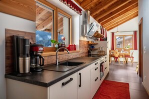 Refrigerador, horno, placa de cocina, lavavajillas