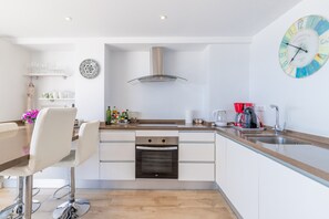 Fridge, microwave, oven, stovetop - Apartment 'Top First Line Altea' with Sea View, Wi-Fi and Air Conditioning (Altea)