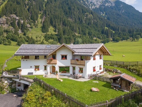 Ferienwohnung "Larch Soge Apt Helmuth" mit Bergblick, Balkon und Gemeinschaftsgarten