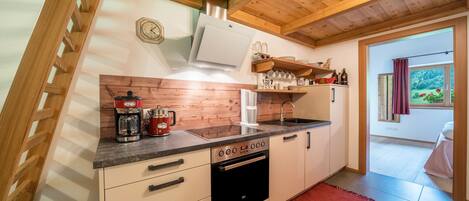 Frigorifero, forno, piano cottura, lavastoviglie
