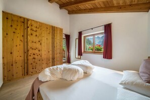 1 bedroom, iron/ironing board, bed sheets