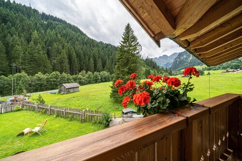 Ferienwohnung "Larch Soge Apt Paula" mit Bergblick, privater Terrasse und 2 Balkonen