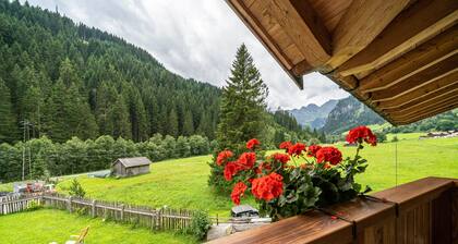 Ferienwohnung "Larch Soge Apt Paula" mit Bergblick, privater Terrasse und 2 Balkonen