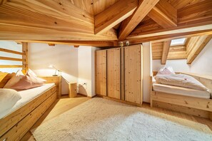 2 chambres, fer et planche à repasser, draps fournis