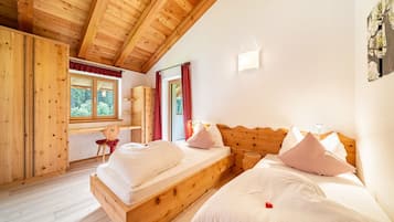 2 Schlafzimmer, Bügeleisen/Bügelbrett, Bettwäsche