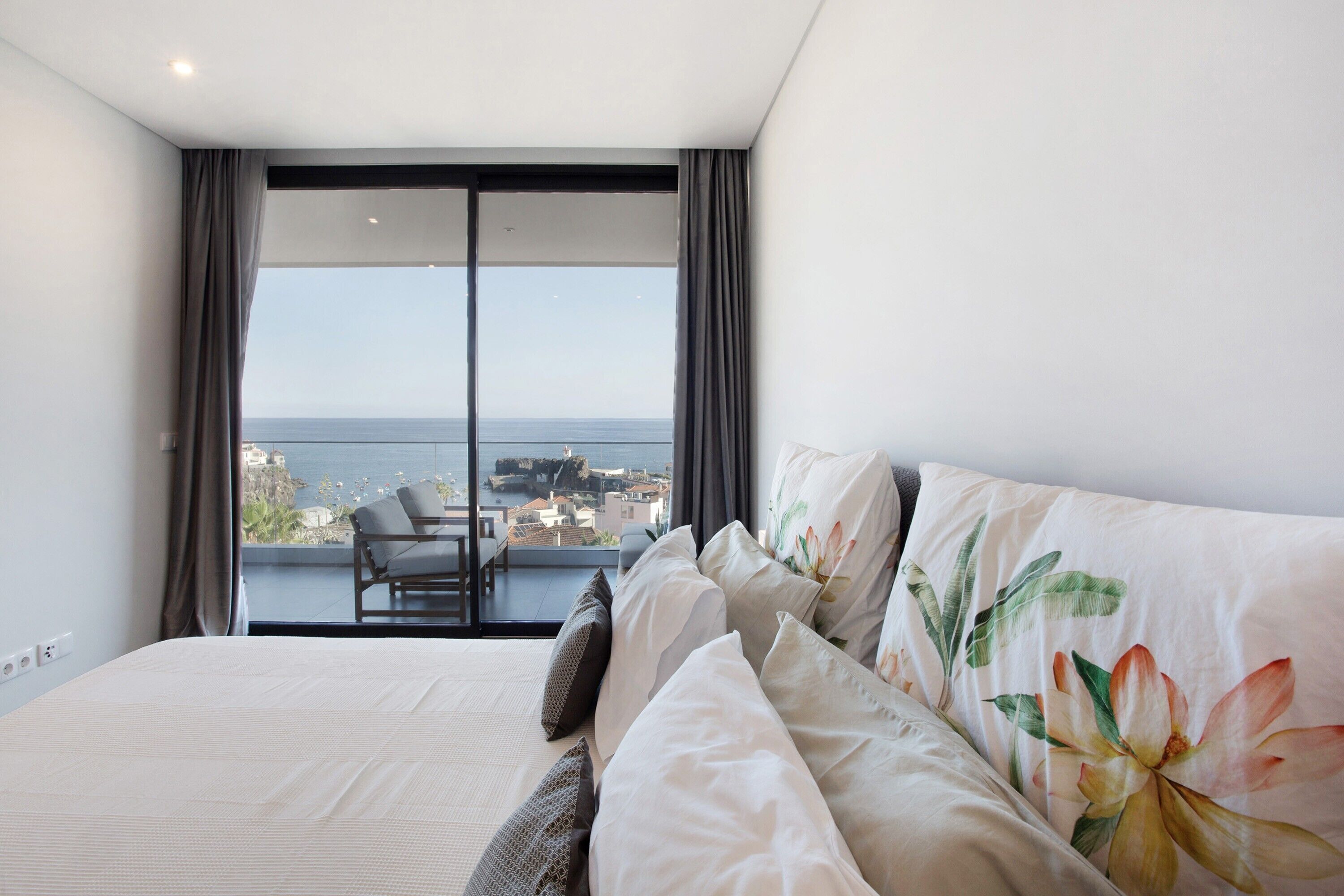 2 室のベッドルーム、アイロン / アイロン台、WiFi (無料)、ベッドシーツ